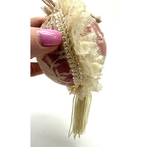 Victorian Louis Nichole 1983 CHRISTMAS BALL ORNAMENT with Beige Lace & Fringe - Picture 4 of 8